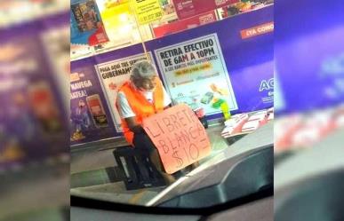 Piden apoyar a abuelito que vende libretas en Guadalupe