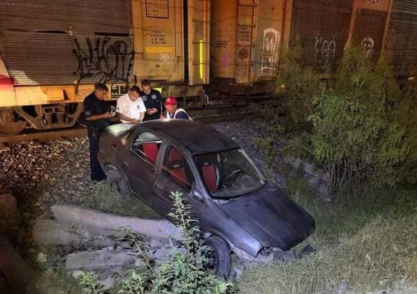 Intento fallido de cruzar las vías del tren resulta en accidente en Ramos Arizpe