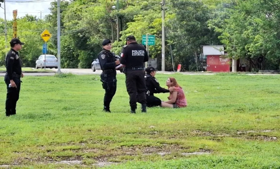 La mujer fue atendió por elementos de la Unidad Femenil Acreditada Foto: Especial