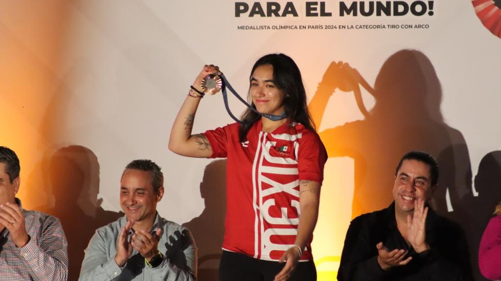 Medallista olímpica Ana Paula Vázquez recibe las llaves de Ramos Arizpe