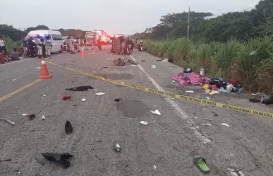 Automóvil embiste a caravana migrante en carretera de Oaxaca; dos fallecidos