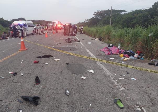 Automóvil embiste a caravana migrante en carretera de Oaxaca; dos fallecidos