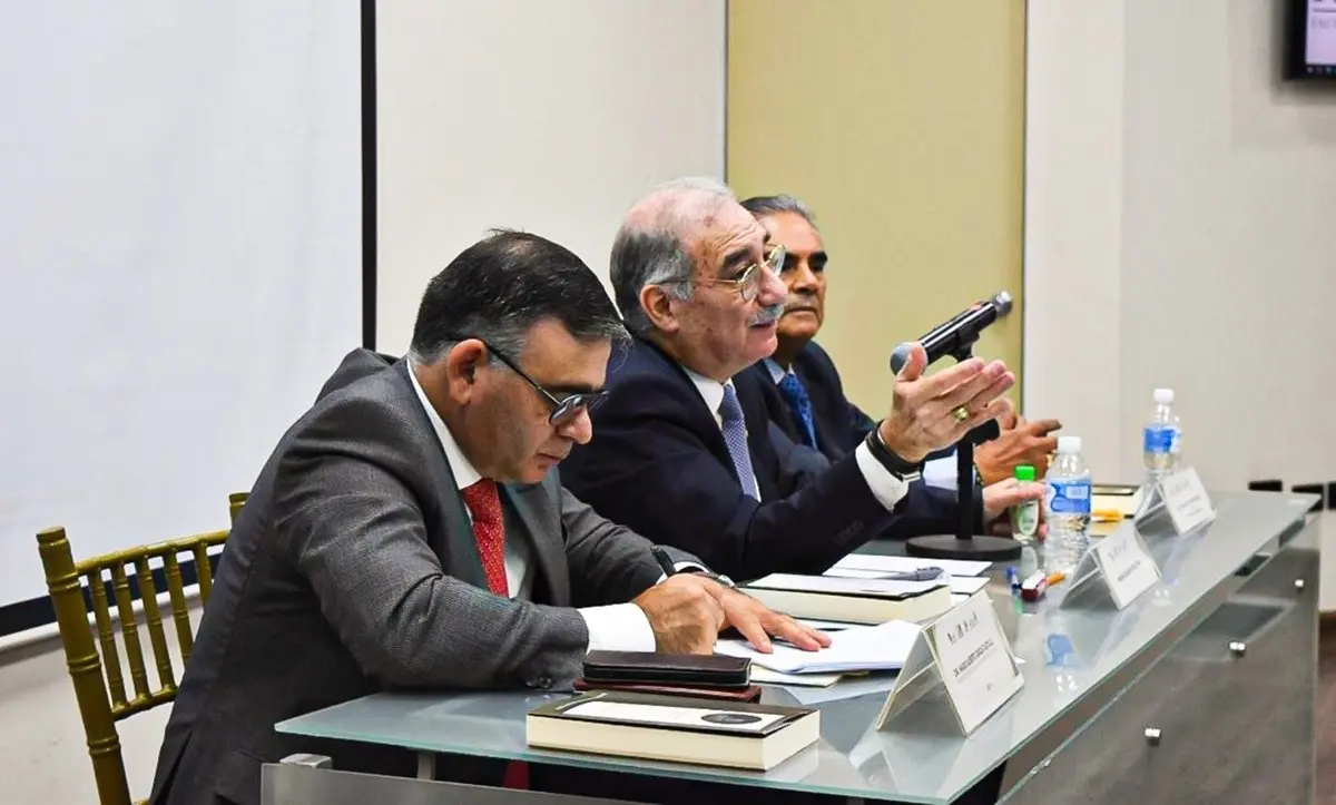 Conferencia magistral en la UANL aborda el Poder Judicial