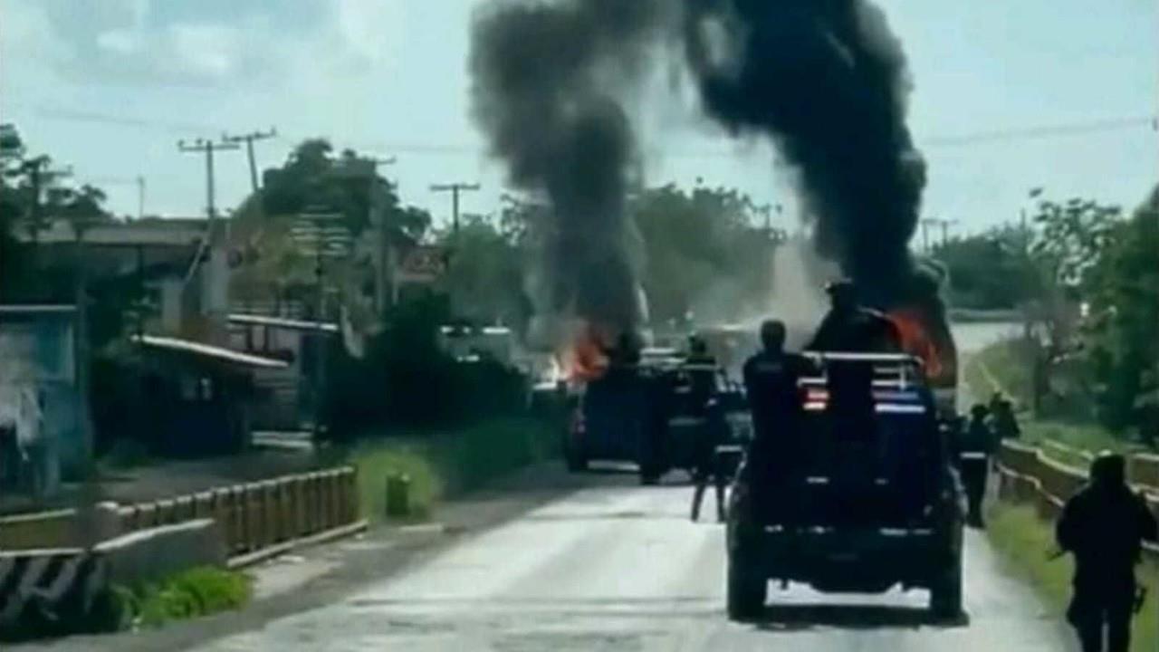 Los enfrentamientos y narcobloqueos en Culiacán iniciaron desde la mañana del jueves 29 de agosto. Foto: Especial