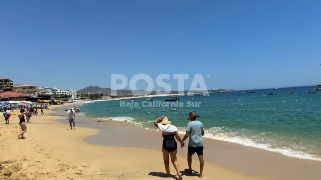 Playa el Médano es la favorita de turistas que visitan Los Cabos