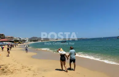 Playa el Médano es la favorita de turistas que visitan Los Cabos