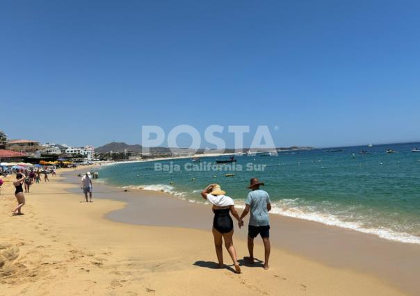 Playa el Médano es la favorita de turistas que visitan Los Cabos