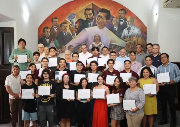 Estudiantes son reconocidos por participar en un programa internacional