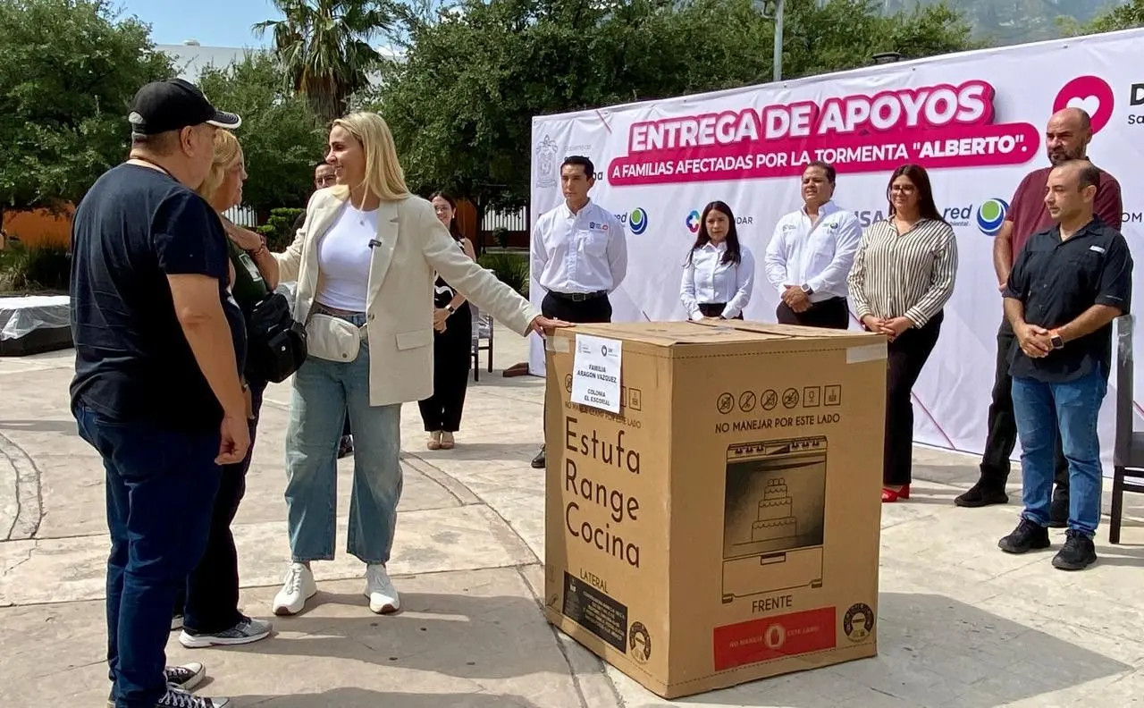 Santa Catarina entrega apoyos a familias afectadas por la tormenta Alberto