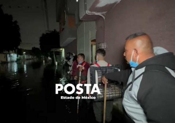 Suma de voluntades alimenta a afectados en Chalco (VIDEO)