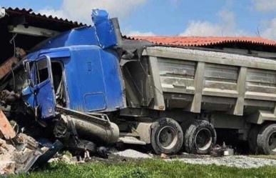 Góndola impacta vivienda en Almoloya de Juárez tras maniobra evasiva