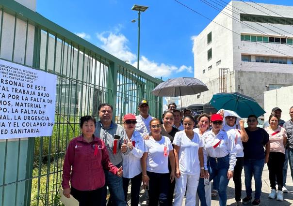 Protestan trabajadores del IMSS Bienestar Tampico por falta de insumos y drenaje