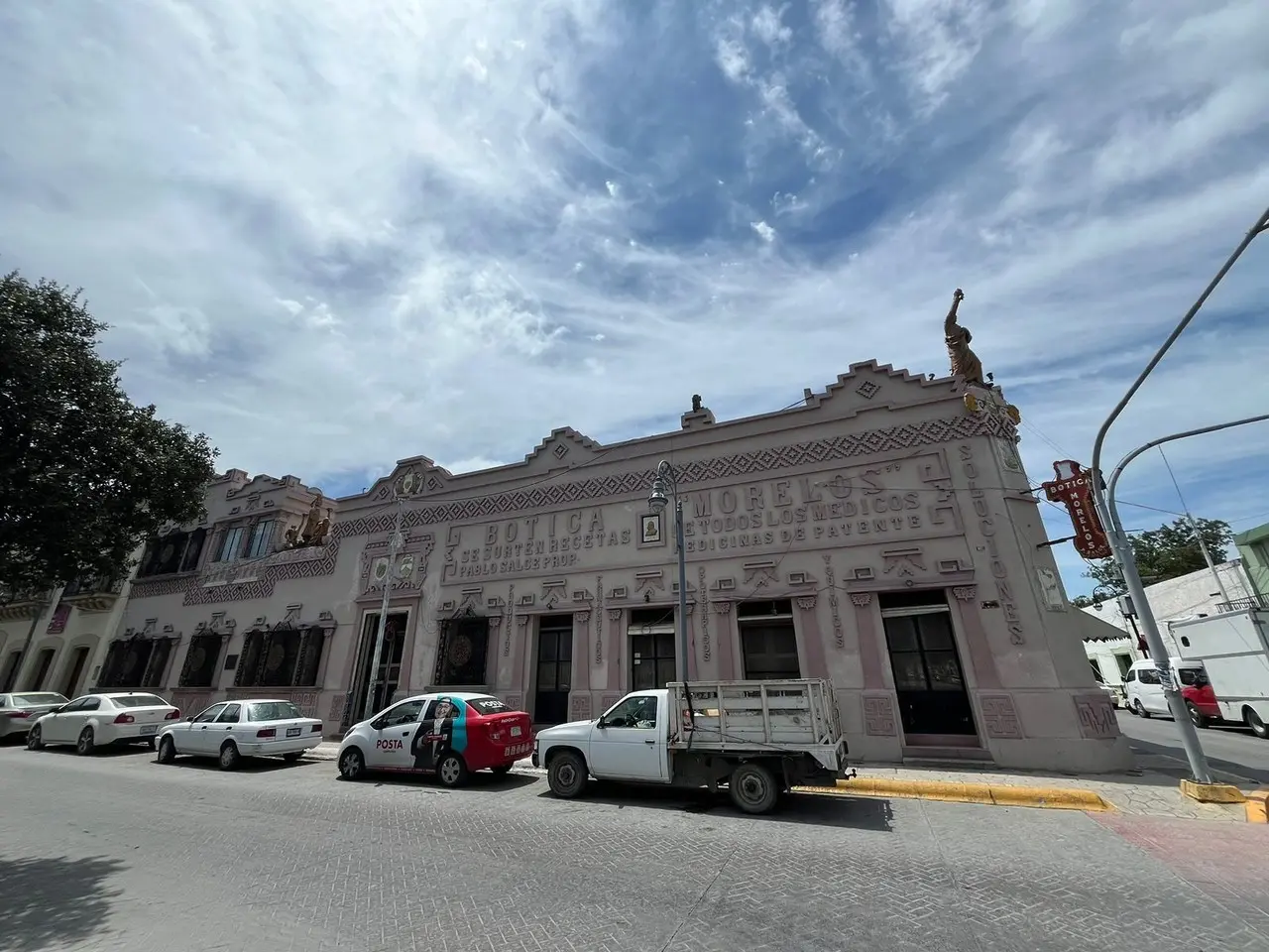 Don Pablo Salce Arredondo fue el encargado de construir a su gusto este edificio, el cual, de acuerdo a las anécdotas que cuenta su nieto, tardó 10 años en finalizar este proyecto. Foto: POSTA.