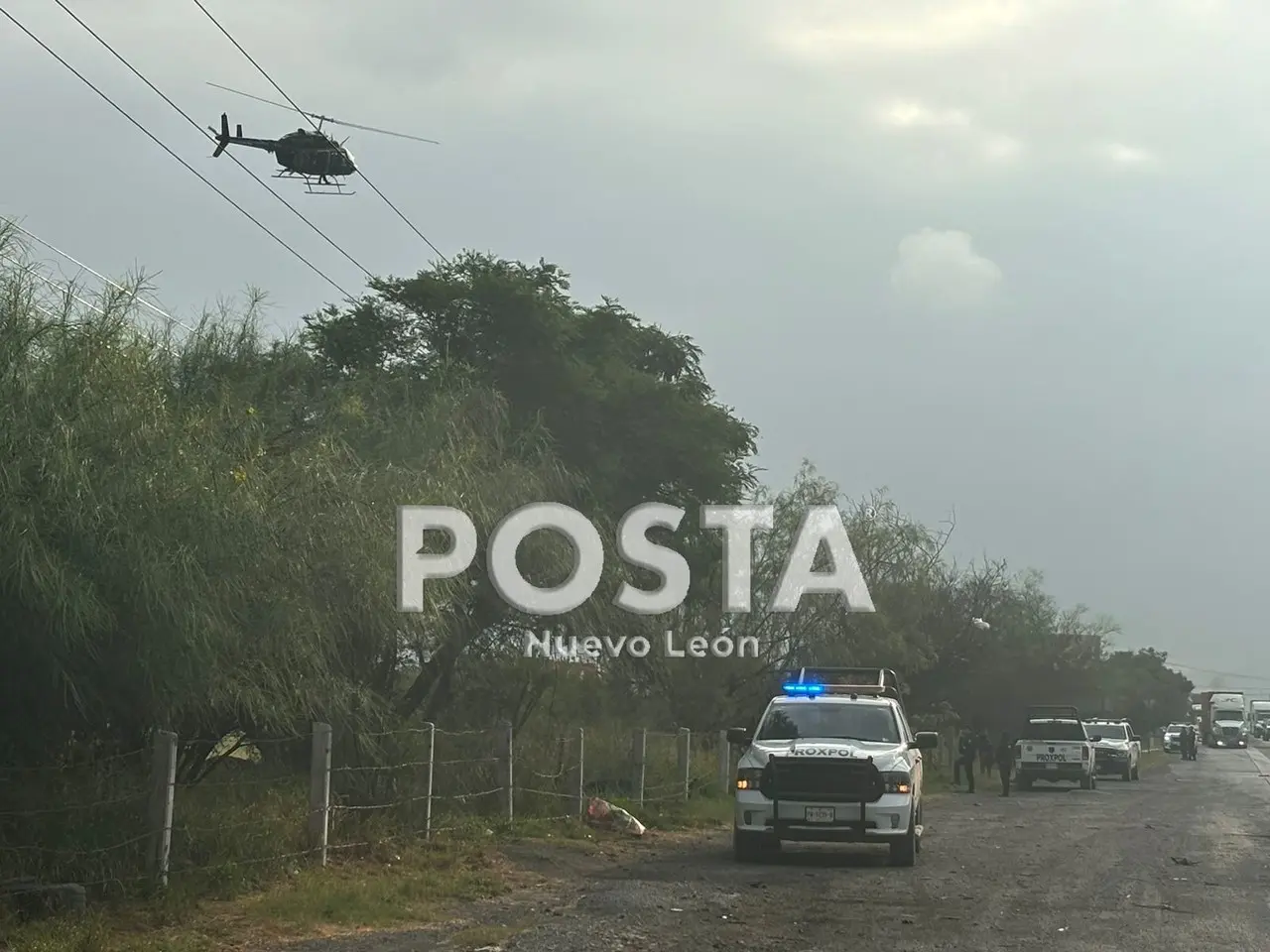 Helicóptero de Fuerza Civil sobrevolando la zona de Libramiento Noroeste. Foto: Raymundo Elizalde.