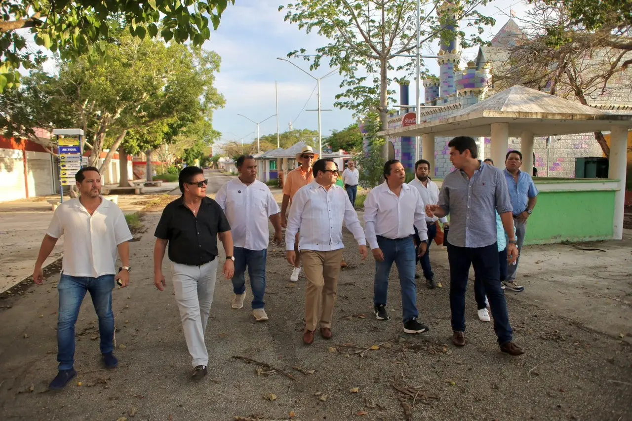 Joaquín Díaz visitó el recinto ferial de Xmatkuil. Foto: Redes sociales