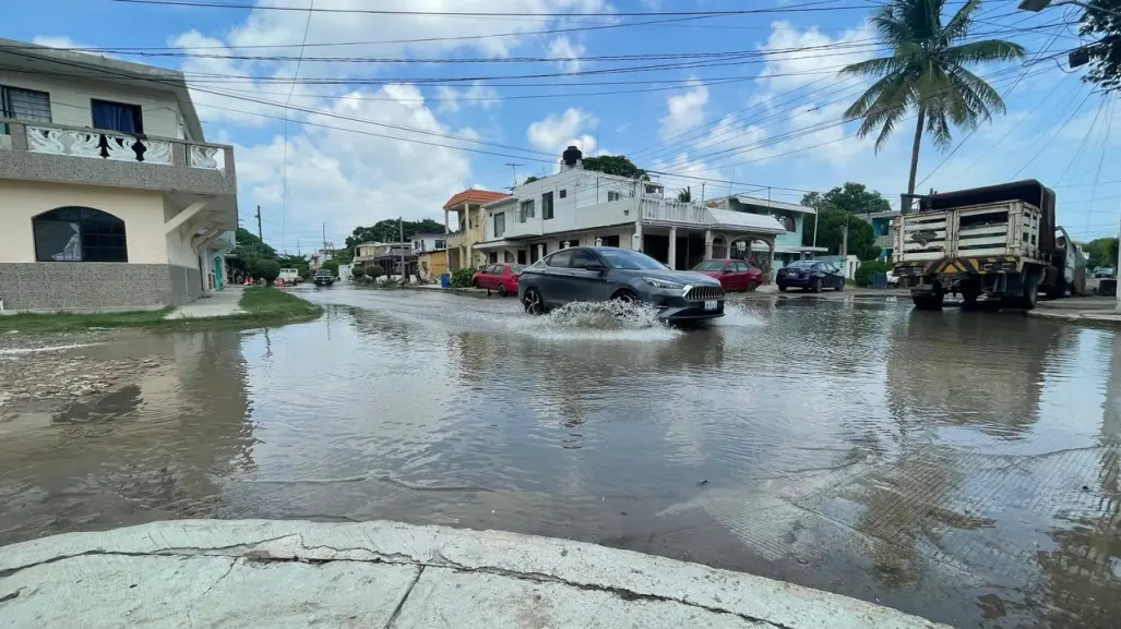 Es inhumano: Comapa Sur desperdicia agua limpia en fuga