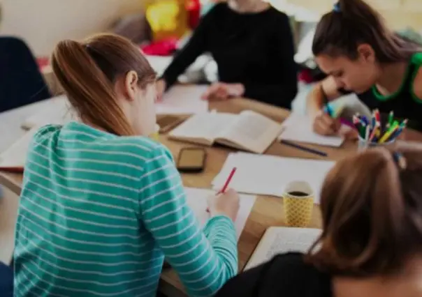 Beneficio fiscal para padres; deducción de pago de colegiaturas