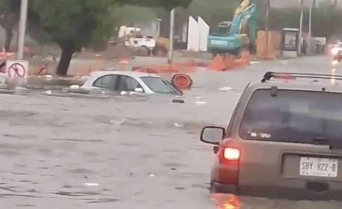 Los residentes han sido instados a evitar viajar por las áreas inundadas siempre que sea posible y a seguir las recomendaciones de las autoridades. Foto: Especial.