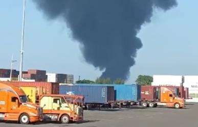 Incendio en terminal de contenedores de Veracruz es controlado | VIDEO