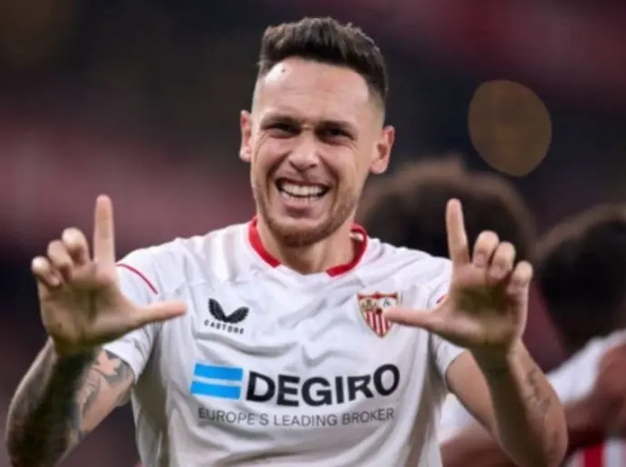 Lucas Ocampos festejando gol con el Sevilla. Foto:Football España.