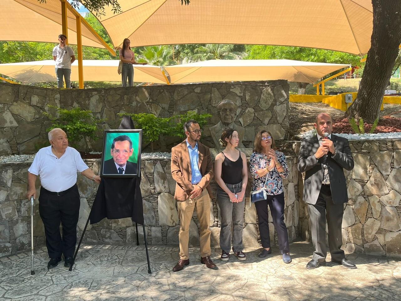 Homenaje al Dr. José Luis Esquivel Hernández en la Facultad de Ciencias de la Comunicación. Foto: Azael Valdés.