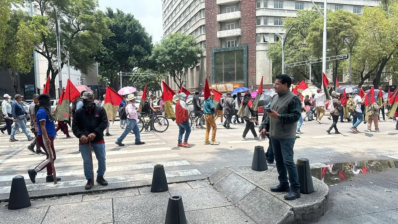 Manifestantes en Reforma. Foto: Ramón Ramírez