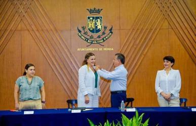 Cecilia Patrón Laviada recibe la administración pública de Mérida