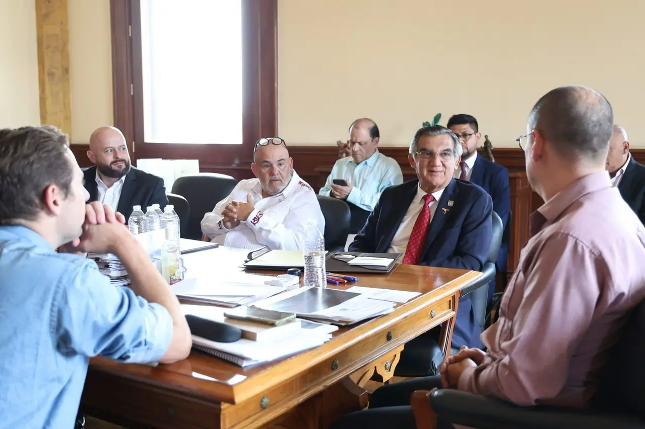 El Gobernador Américo Villarreal acude a reunión del IMSS - Bienestar. Foto: gobierno de Tamaulipas