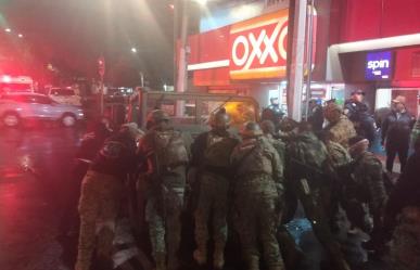 Choca unidad militar contra un árbol, cinco soldados resultaron heridos