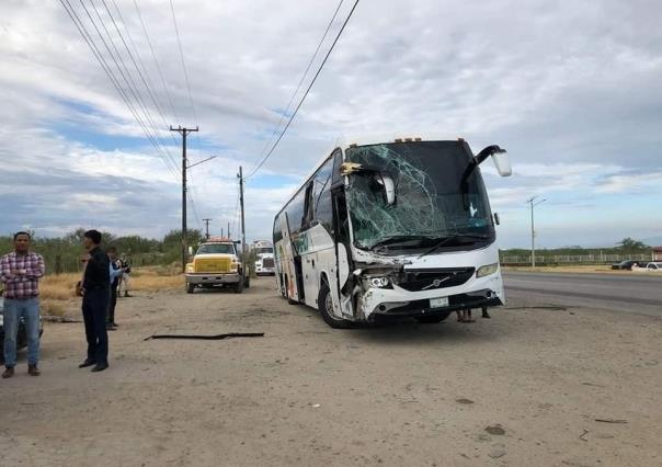 Accidente en la carretera 57 de autobús y tráiler deja 6 heridos en Sabinas