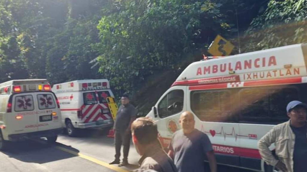 Accidente en Coscomatepec deja 3 muertos y 26 heridos, están en estos hospitales