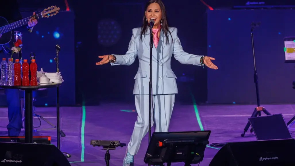 Ofrece Ana Gabriel una lluvia de éxtasis a regios