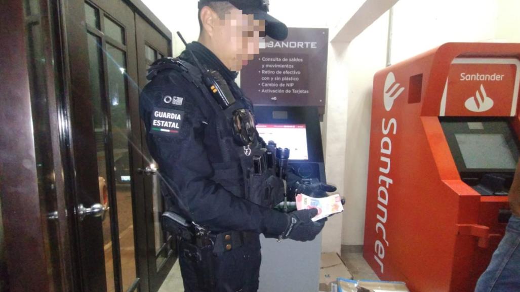 Resguarda Guardia Estatal fajo de billetes localizado por ciudadano