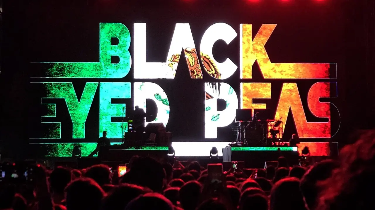 Con un gran show cargado de energía y música vibrante, integrantes de la agrupación Black Eyed Peas pusieron a cantar y saltar a miles de personas que corearon sus éxitos. Fotos y video: Isaura Retana/ Luis Lozano.