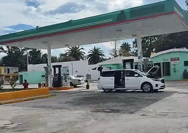 Cierran clientes gasolinera en Zaragoza; aseguran que les cargaron agua