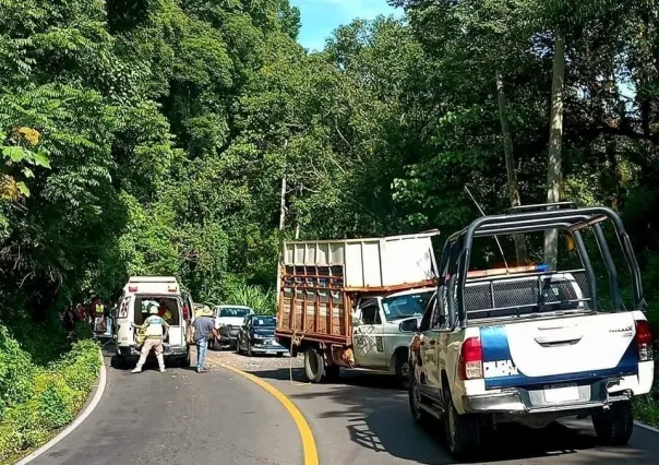 Choque deja 5 muertos y 30 heridos en Veracruz