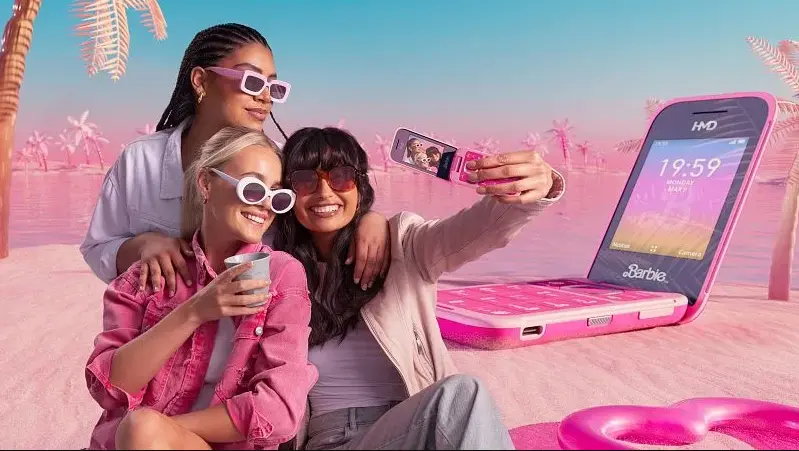 HMD lanza el teléfono retro Barbie como solución a la adicción digital. Foto. HMD devices