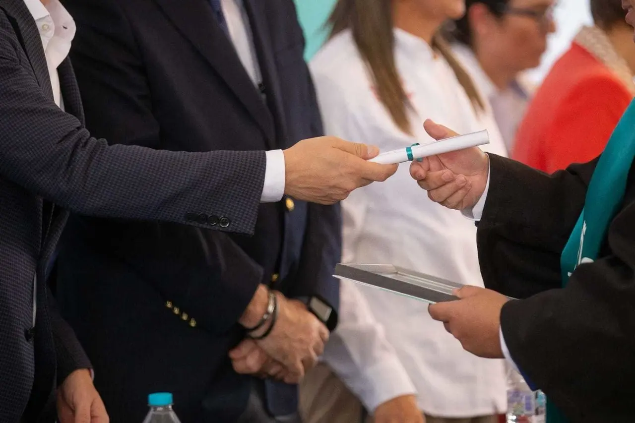 En nombre de los graduandos, Juan Martínez Hernández agradeció el apoyo del Gobierno del Estado. Foto. Gobierno de Nuevo León