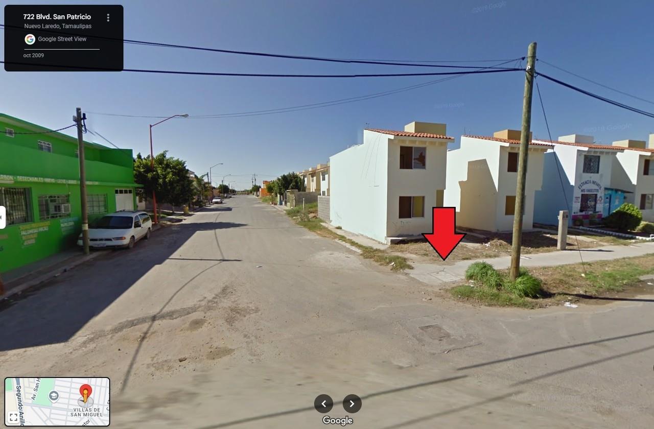 La flecha indica el registro que estaba lleno de agua. Foto: Google Maps