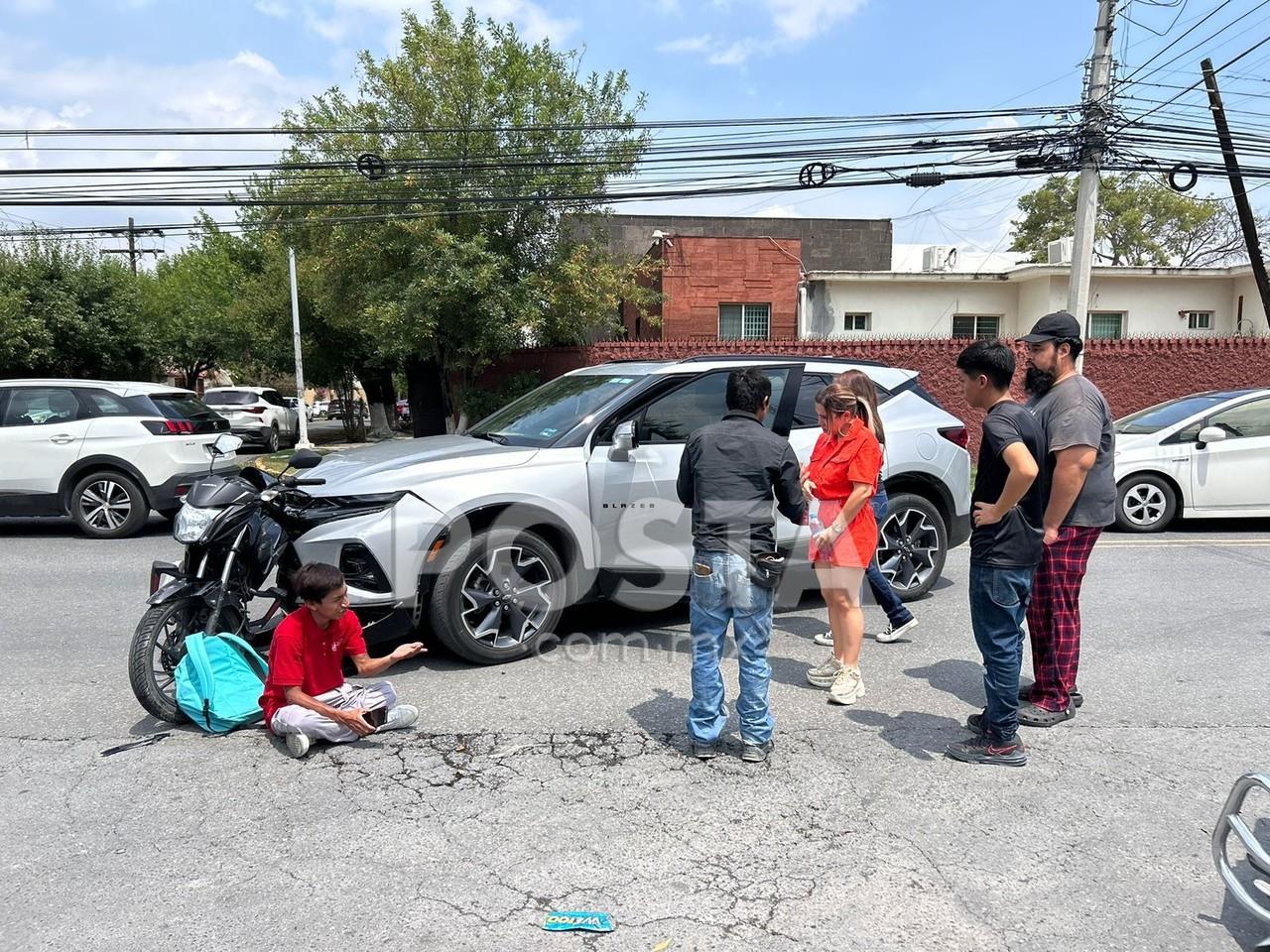 Los daños que dejó el accidente vial en la colonia Roma. Foto: Rosy Sandoval.