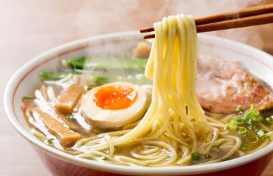 ¿Adicto al ramen? Descubre siete riesgos de comerlo en exceso