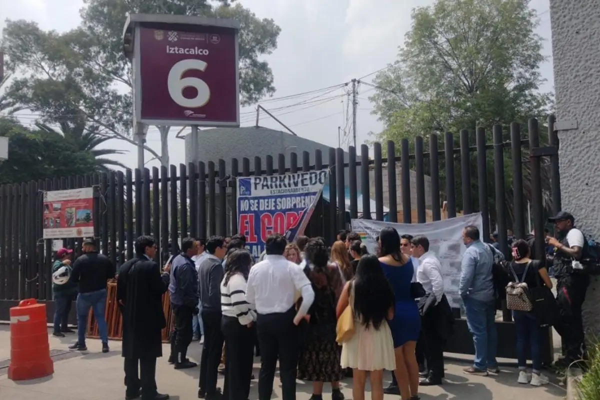 Estudiantes bloquean viaducto. Foto: Ramón Ramírez