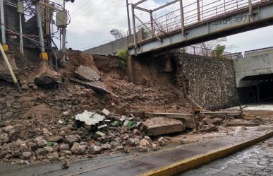 Se derrumba barda de Peñoles en prolongación Comonfort en Torreón