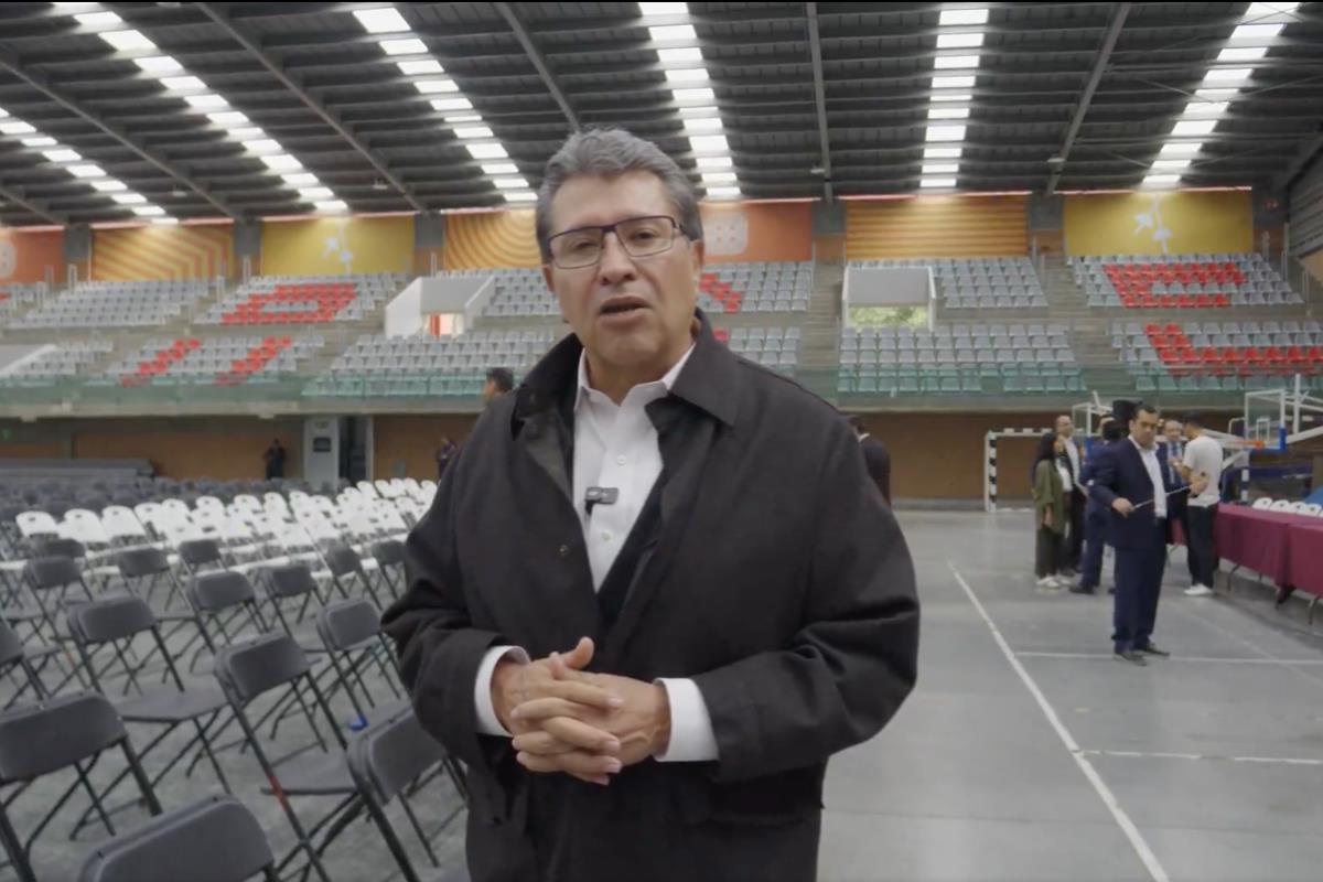 Ricado Monreal dentro de la Sala de Armas de la Magdalena Mixhuca. Captura de pantalla / X
