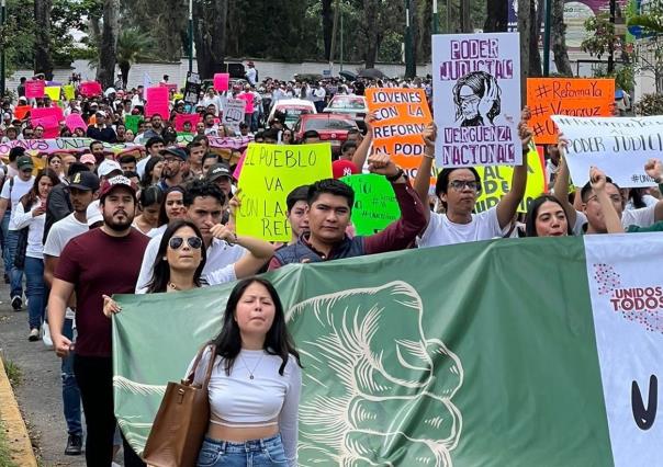 Estudiantes marchan en apoyo a la Reforma del Poder Judicial