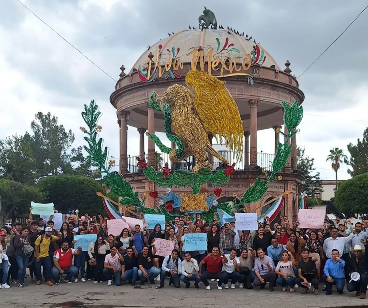 Estudiantes marchan en apoyo a la Reforma del Poder Judicial
