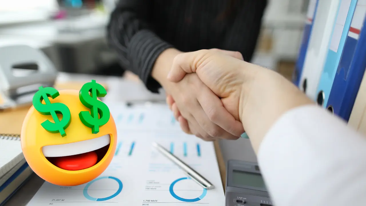 Apretón de manos en señal de apoyo a emprendedores / Foto: Canva