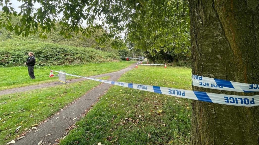 Detienen a 5 niños por asesinar a un adulto mayor en Inglaterra