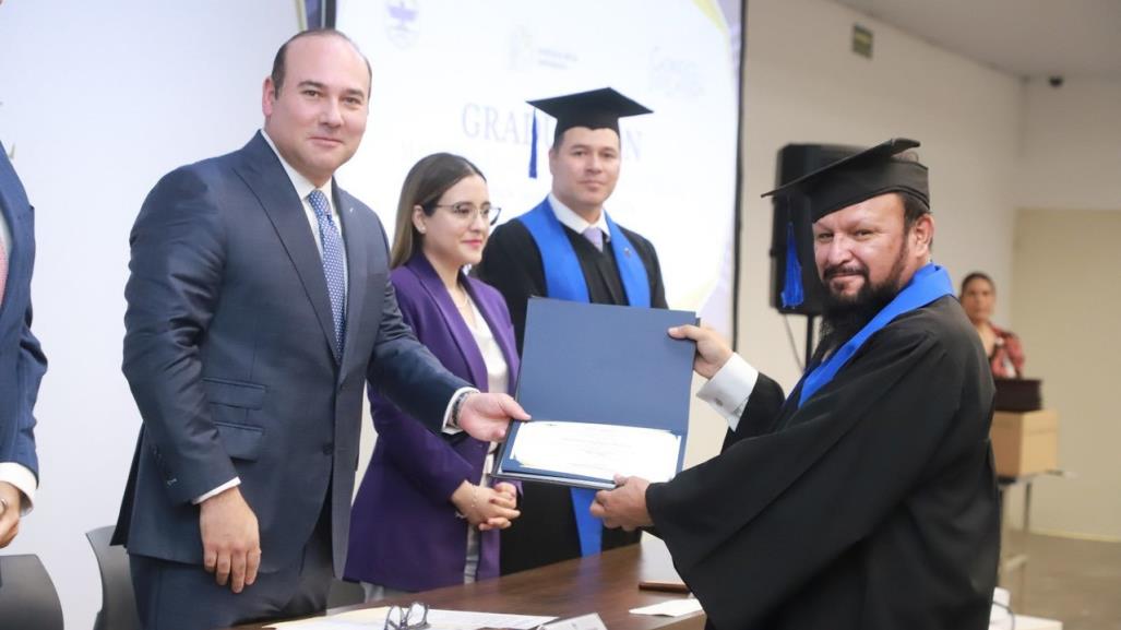 Arturo Salinas celebra éxito de segunda generación de maestría judicial