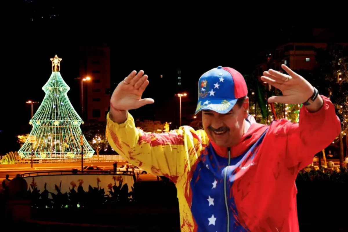 Nicolás Maduro frente a un árbol de Navidad.   Foto: Especial